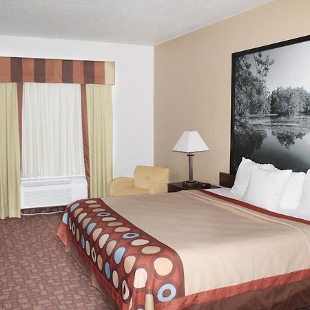Super 8 By Wyndham Three Rivers מראה חיצוני תמונה