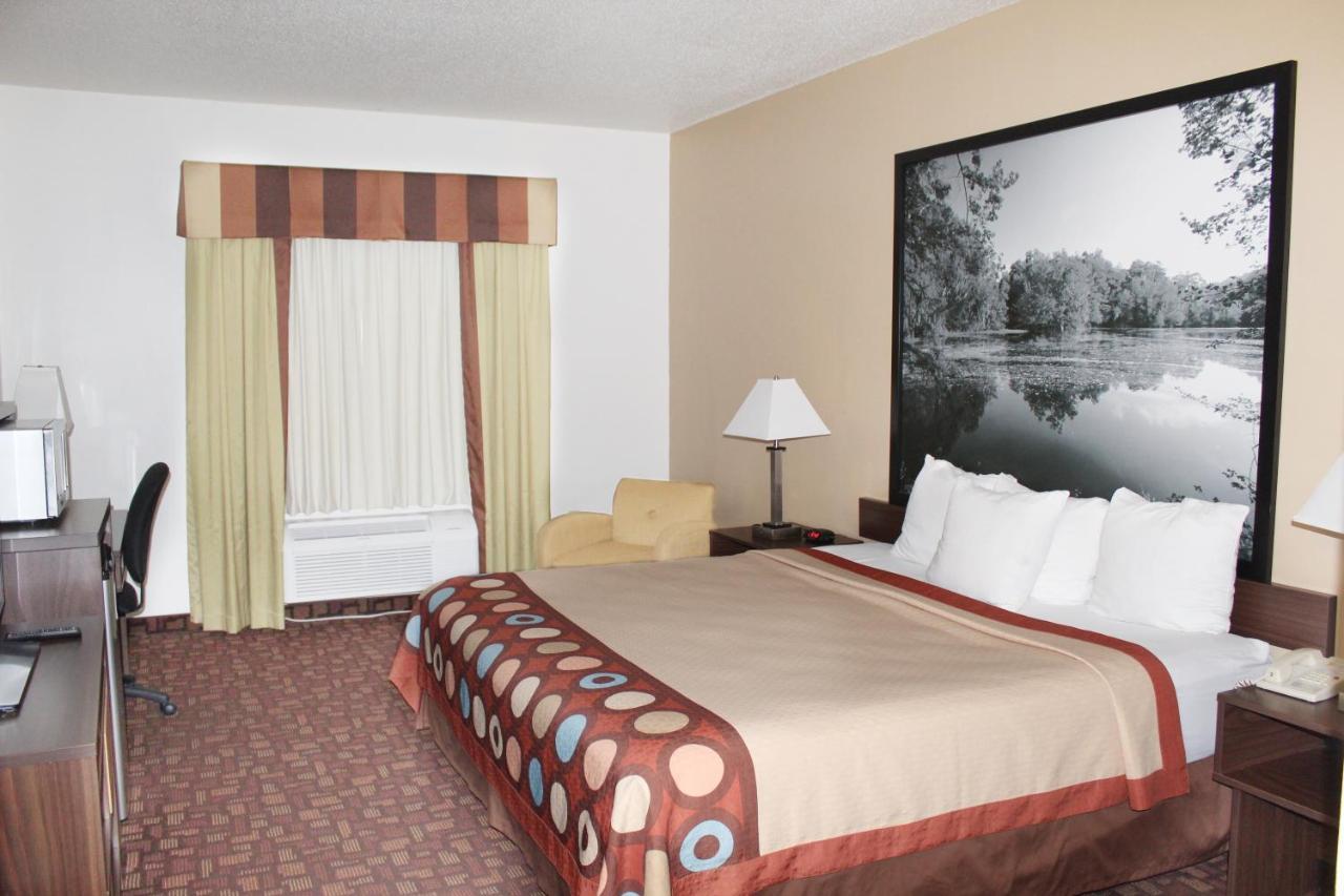 Super 8 By Wyndham Three Rivers מראה חיצוני תמונה