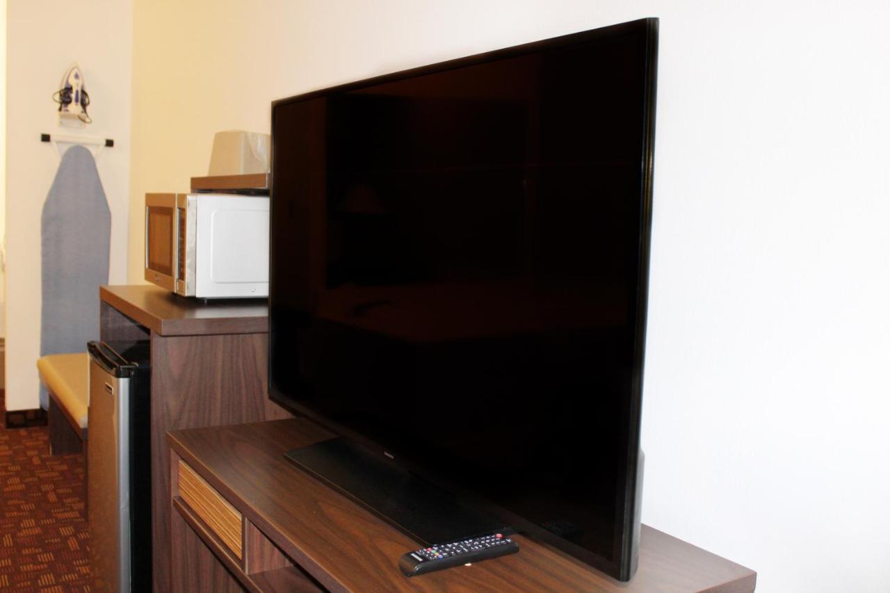 Super 8 By Wyndham Three Rivers מראה חיצוני תמונה
