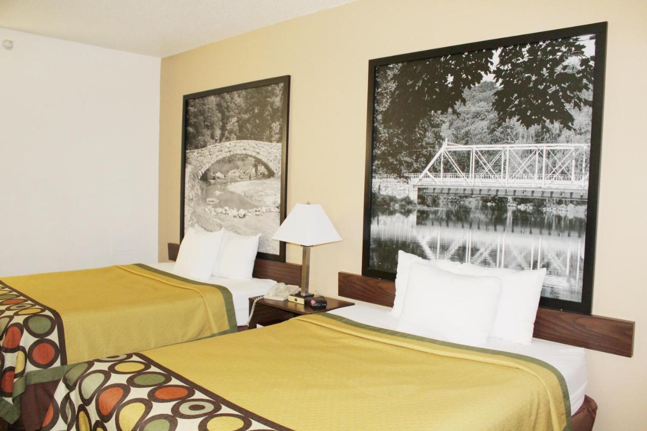 Super 8 By Wyndham Three Rivers מראה חיצוני תמונה