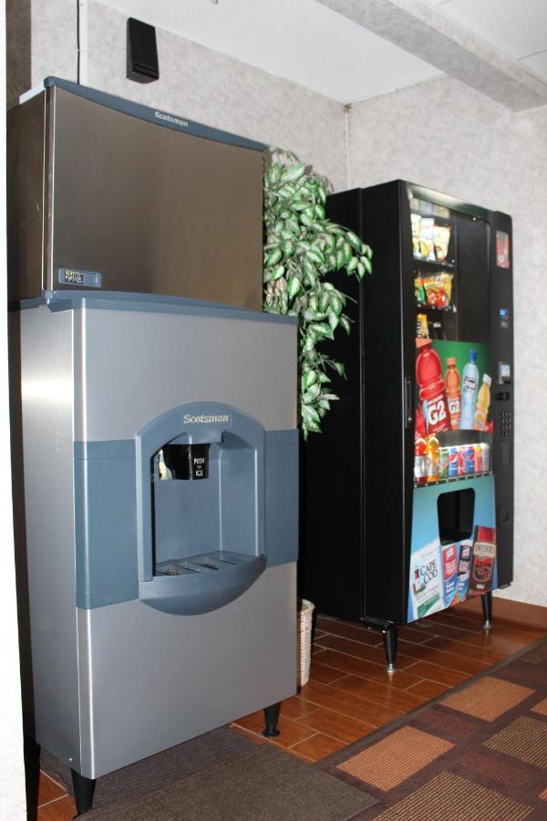 Super 8 By Wyndham Three Rivers מראה חיצוני תמונה