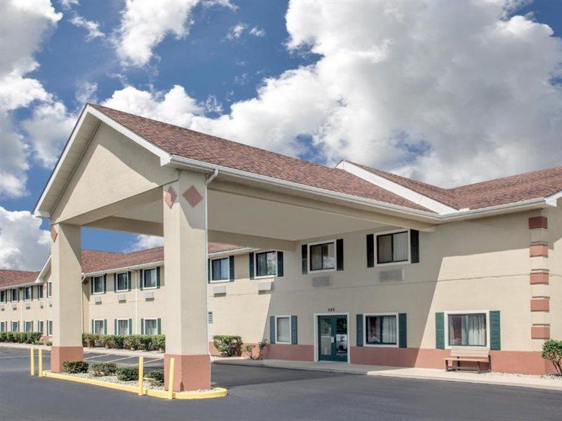 Super 8 By Wyndham Three Rivers מראה חיצוני תמונה