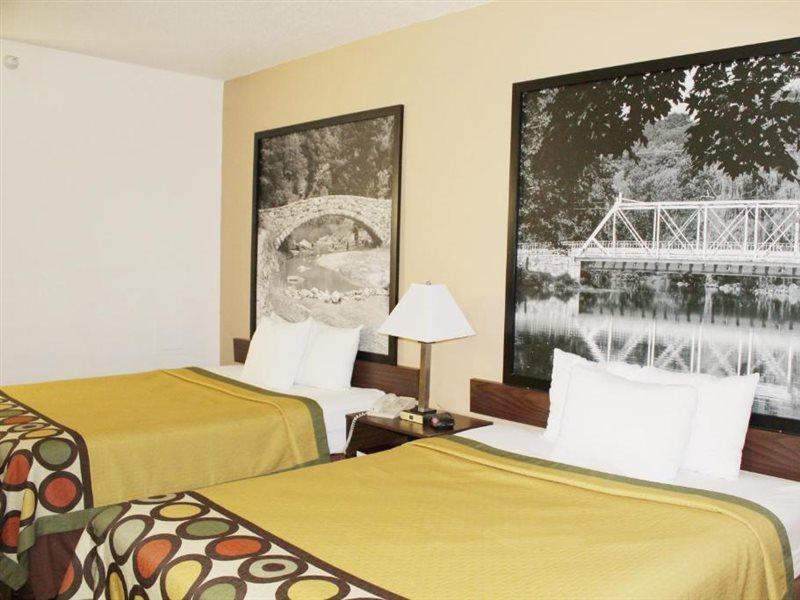 Super 8 By Wyndham Three Rivers מראה חיצוני תמונה