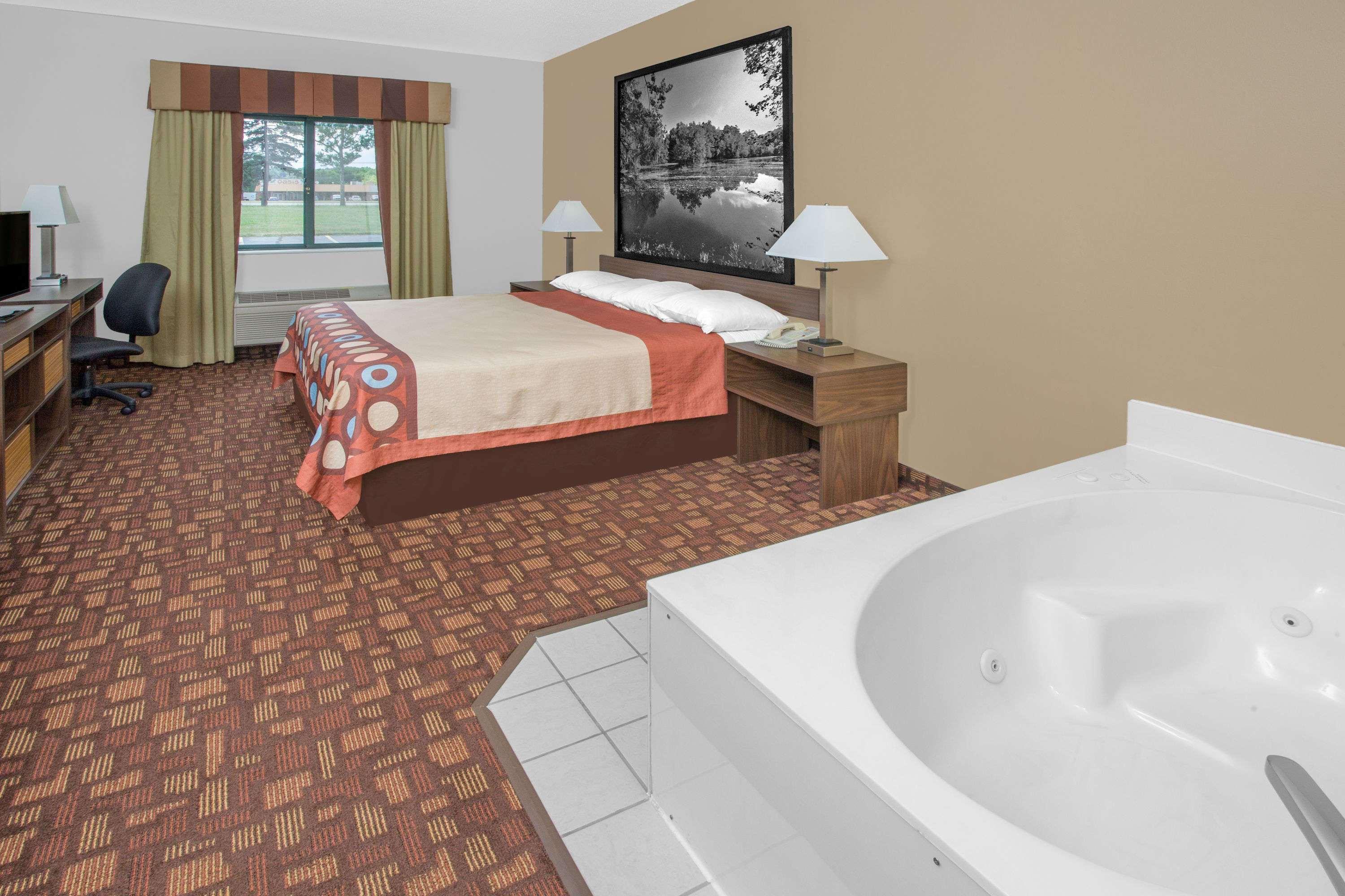 Super 8 By Wyndham Three Rivers מראה חיצוני תמונה
