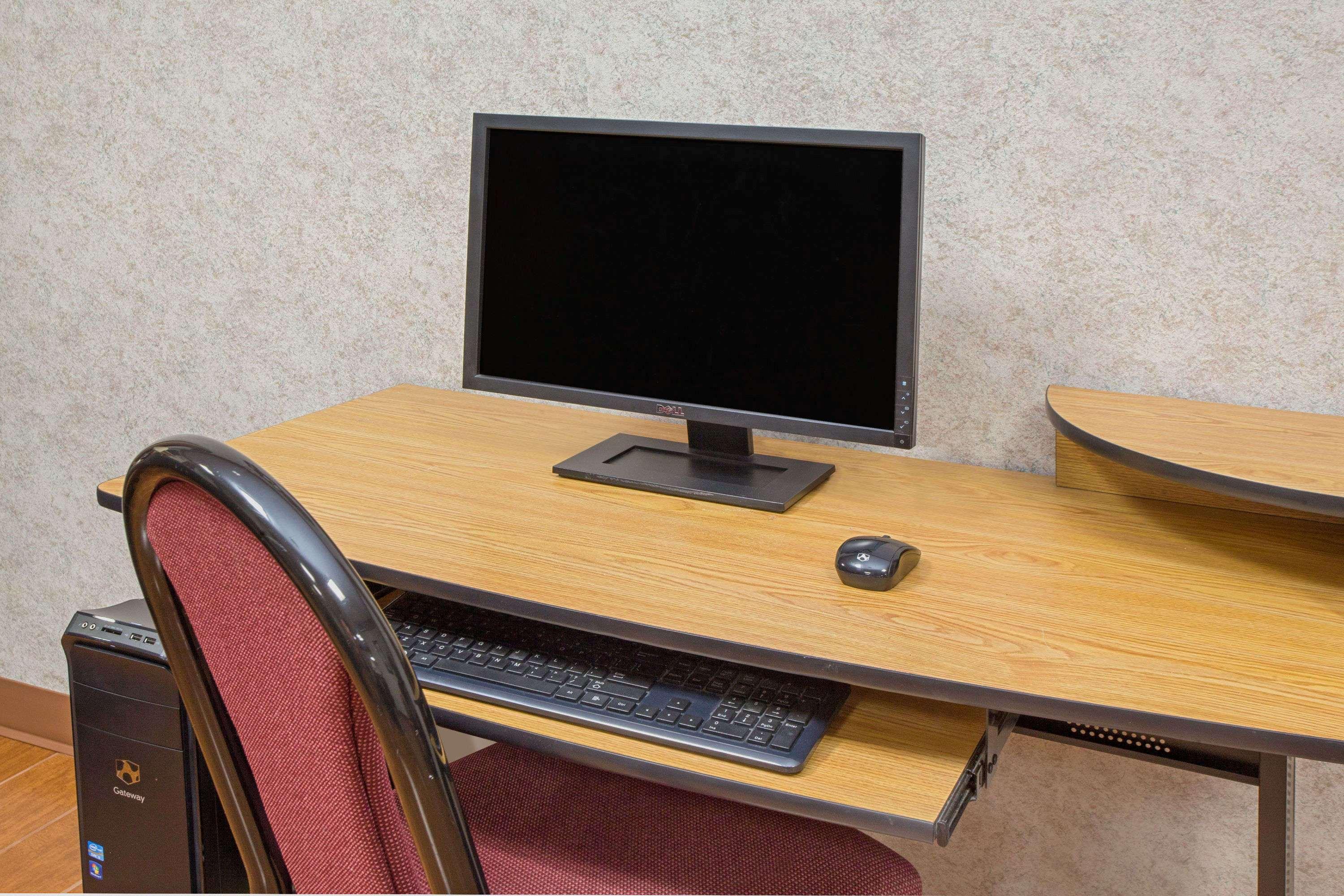Super 8 By Wyndham Three Rivers מראה חיצוני תמונה