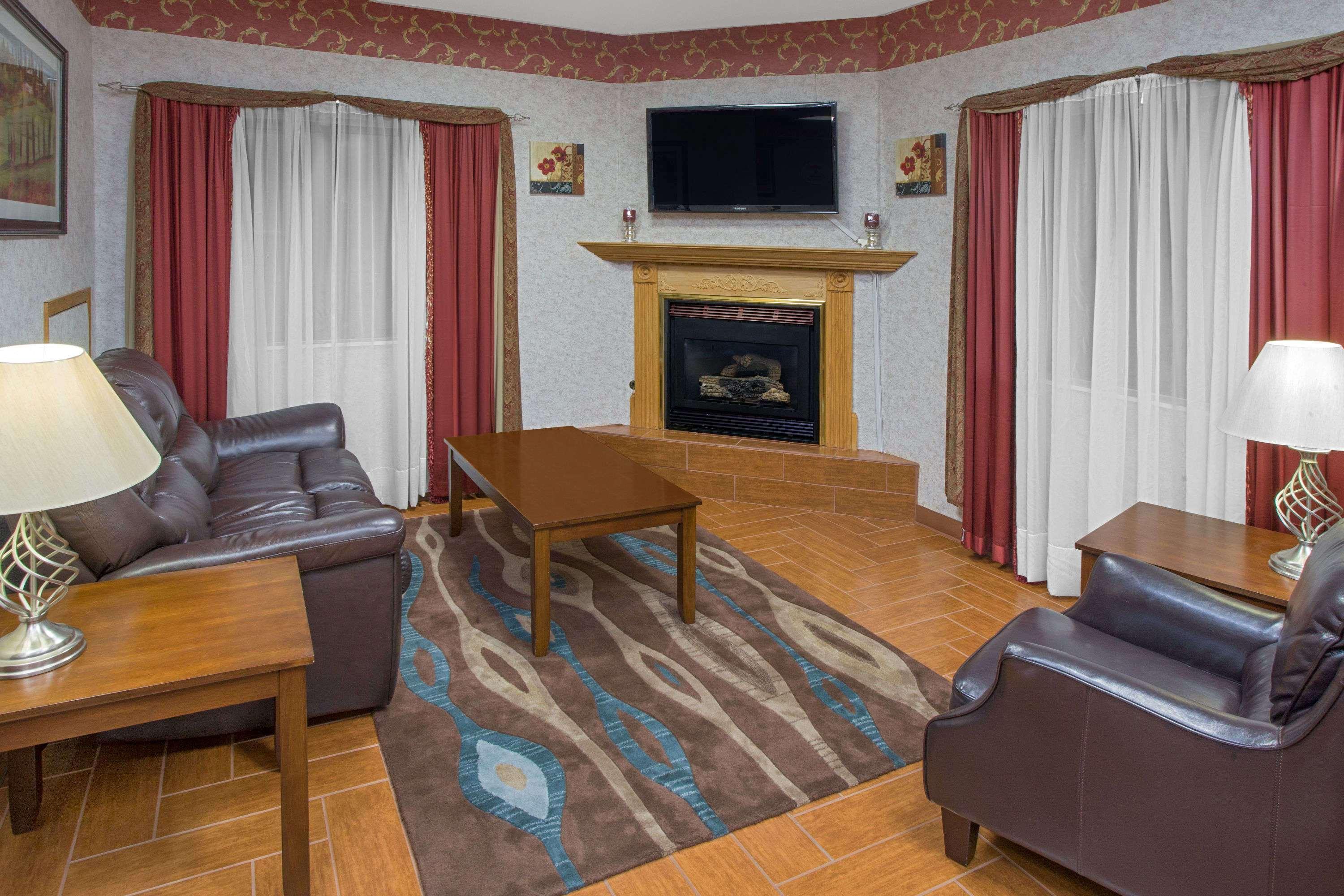 Super 8 By Wyndham Three Rivers מראה חיצוני תמונה