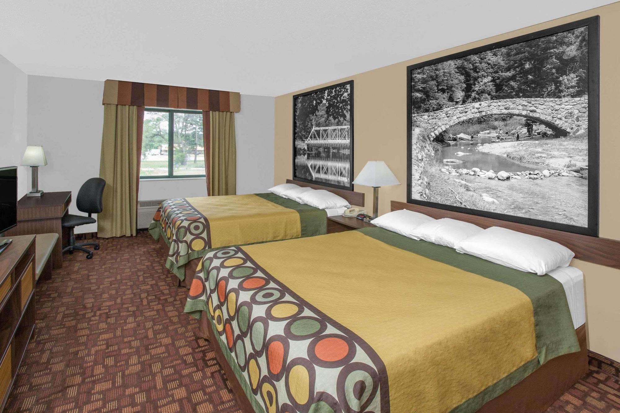 Super 8 By Wyndham Three Rivers מראה חיצוני תמונה